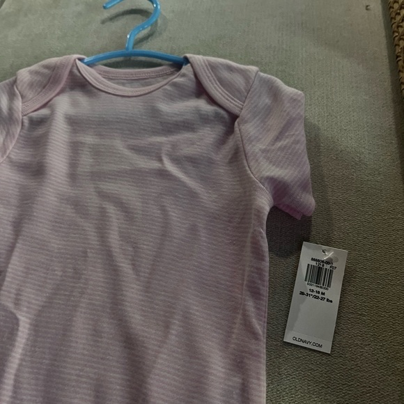 Old Navy 4 piece onesie set bundle - Picture 4 of 8